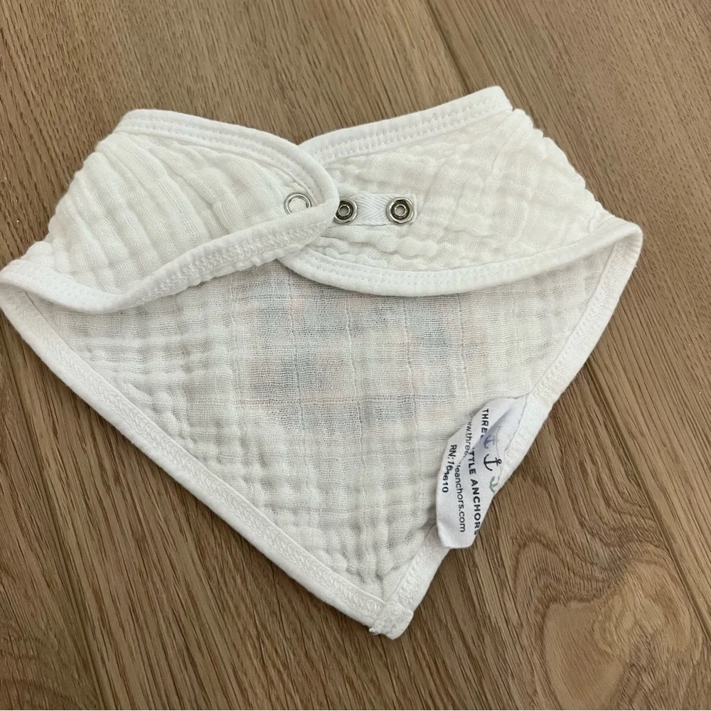 Auburn Muslin Bib